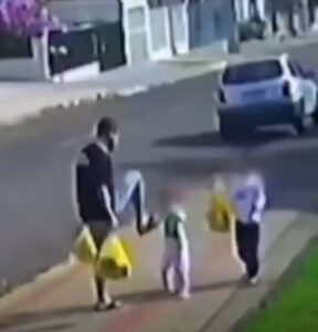 Justiça mantém preso homem que chutou rosto de filha no Paraná