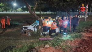 Homem morre em grave acidente na EPIG; duas crianças são socorridas