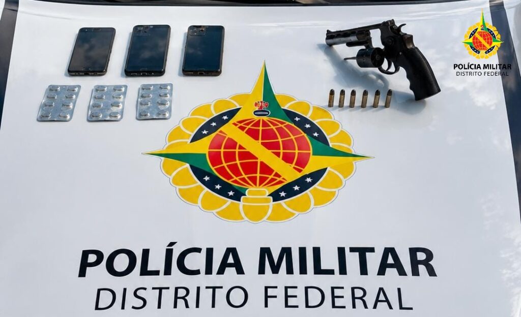 PM apreende revólver e detém quatro suspeitos durante abordagem em Samambaia
