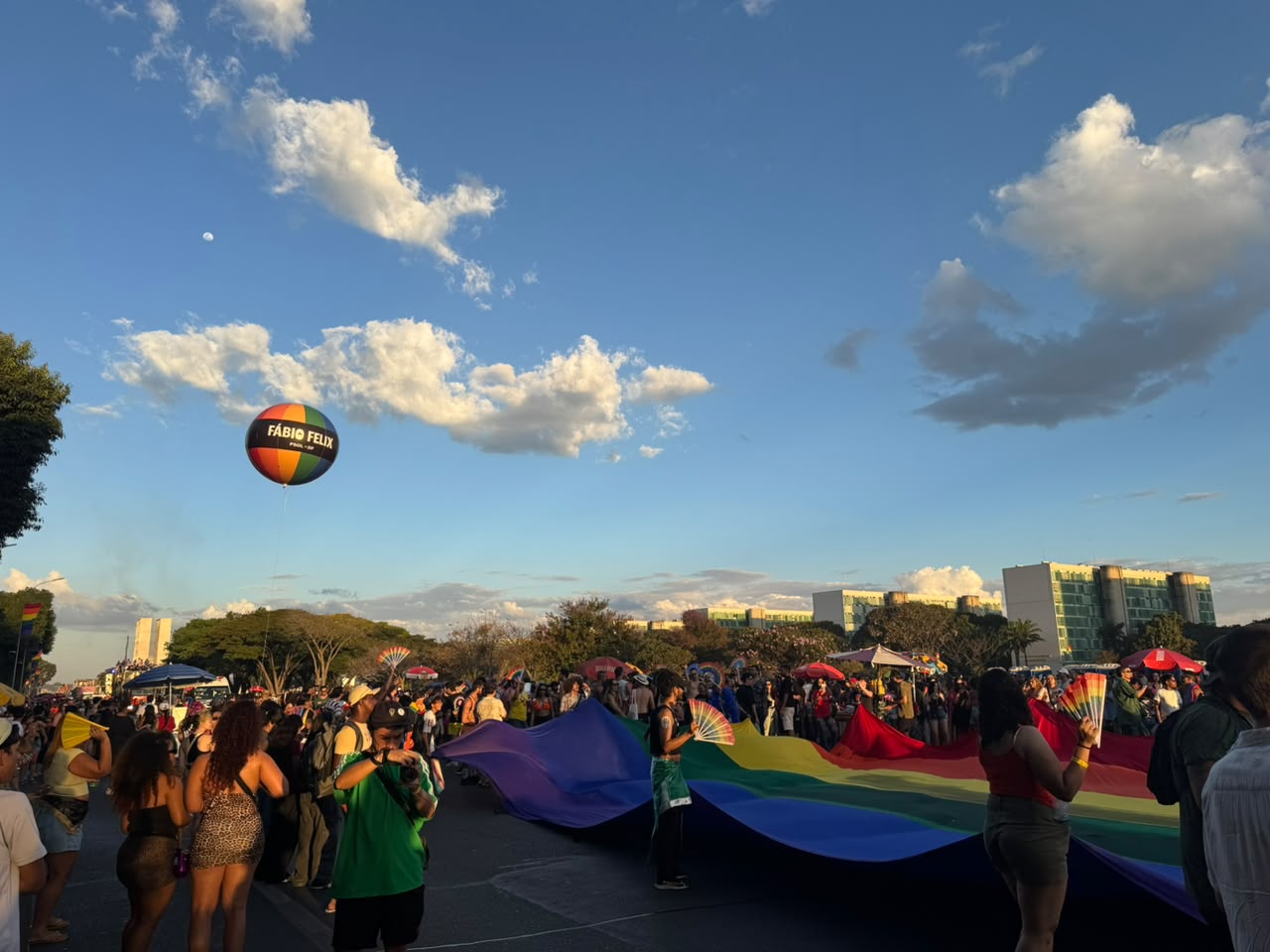 Celebração do Orgulho LBGT+ e voto consciente