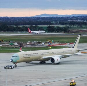 Avião voa por mais de 24 horas e supera recorde mundial de voos comerciais