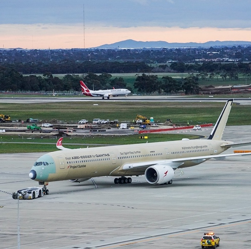 Avião voa por mais de 24 horas e supera recorde mundial de voos comerciais