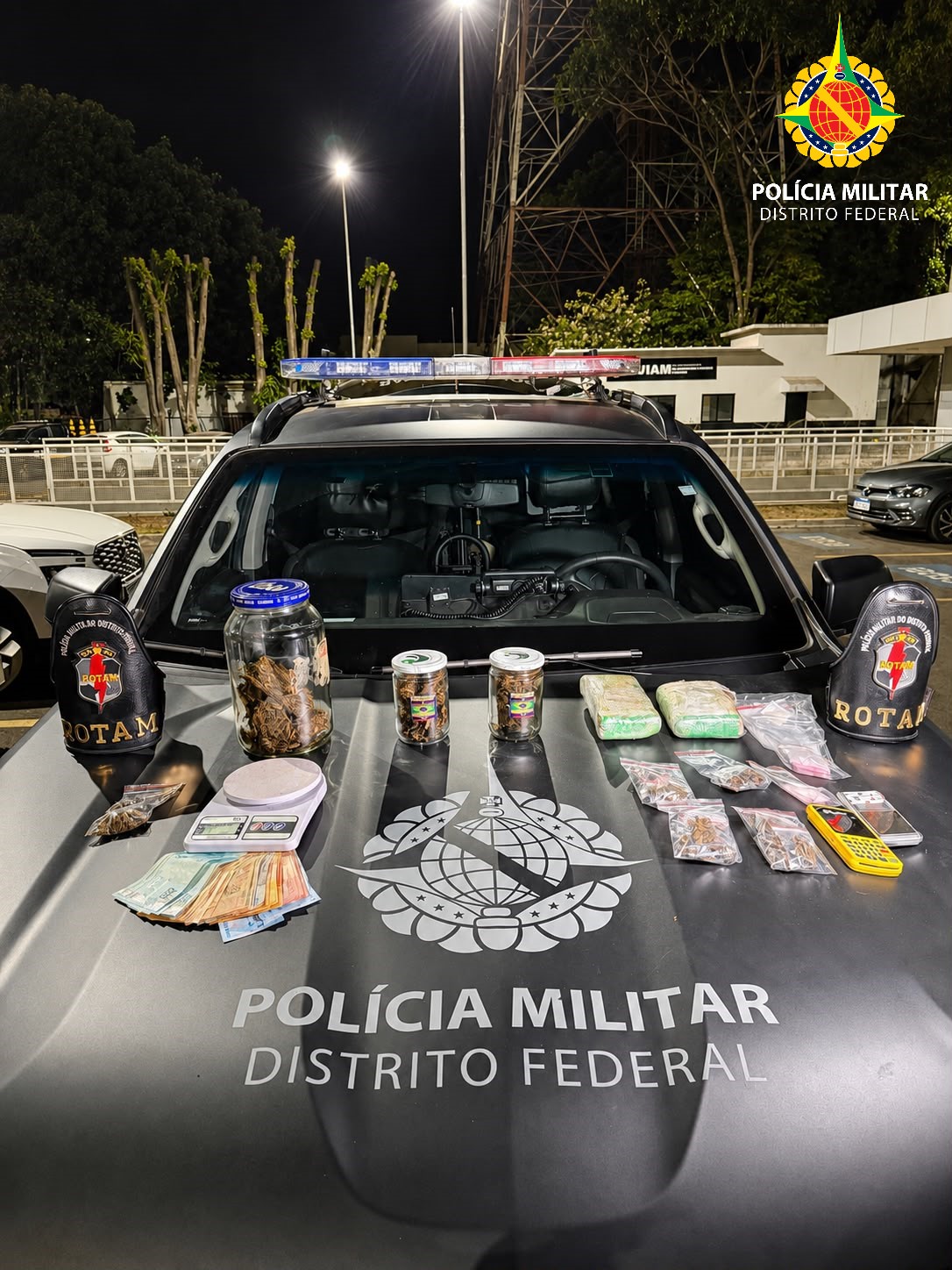 ROTAM prende dois suspeitos e apreende drogas, veículos e dinheiro em Ceilândia