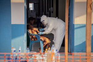 Surto de ebola na RD Congo causou mais de 500 mortes, segundo a OMS
