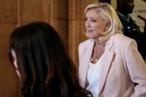 Ultradireitista Le Pen anuncia candidatura à Presidência da França apesar de condenação