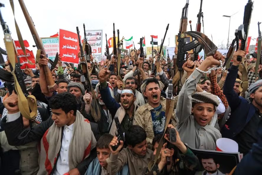 Grupo extremista iemenita reivindica ataques a rotas sauditas de suprimento de petróleo