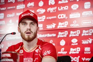 "Maior oportunidade da carreira", afirma Breno ao chegar ao Vila