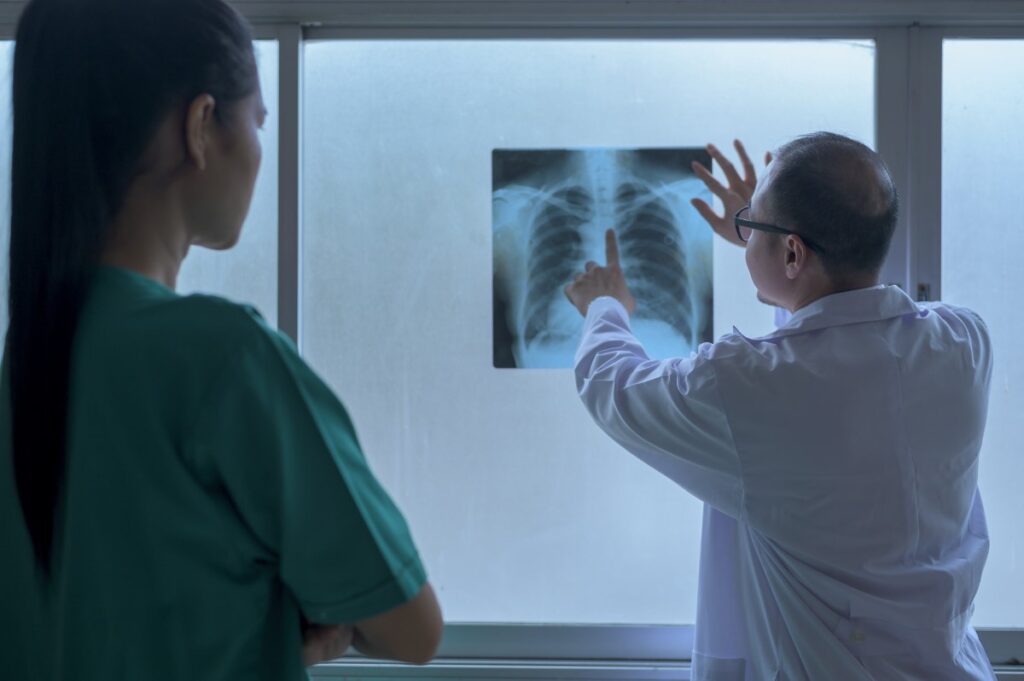 Pneumonia mata mais crianças nas periferias de SP, embora internações ocorram em toda a cidade