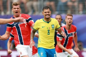 "Vini devia ter batido", diz Rivaldo sobre pênalti perdido pelo Brasil