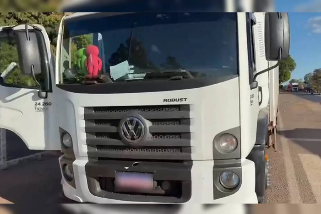Caminhoneiro ameaça motorista em rodovia e é preso com anfetamina