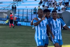 Com gols de Choco e Robinho, Crac vira sobre o Treze e abre vantagem na Série D