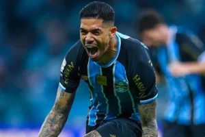 Diego Caito estreia com gol pelo Grêmio após deixar o Goiás