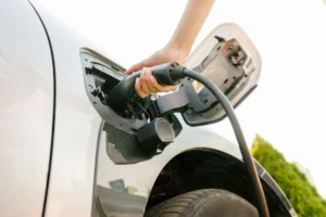 Goiás altera forma de cobrança do ICMS sobre recarga de carros elétricos; veja o que muda