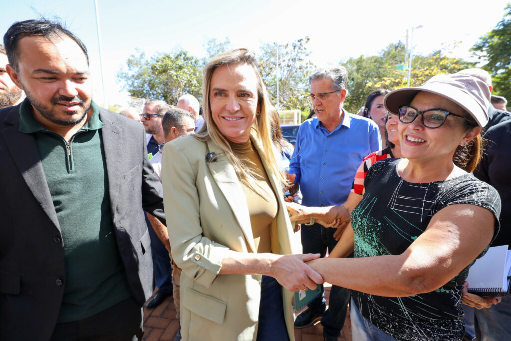 Celina Leão concentra agenda da manhã em entregas para transporte e saúde