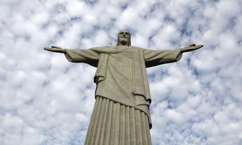 Cristo Redentor vai reformar escadas rolantes e terá regra para dias de tempestade ou de calor extremo