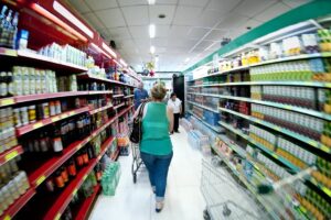 cesta básica sobe e salário mínimo deveria ser R$ 8 mil