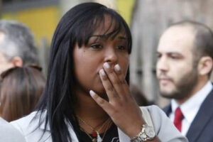 Ex-mulher de goleiro Bruno é encontrada após três dias e está internada