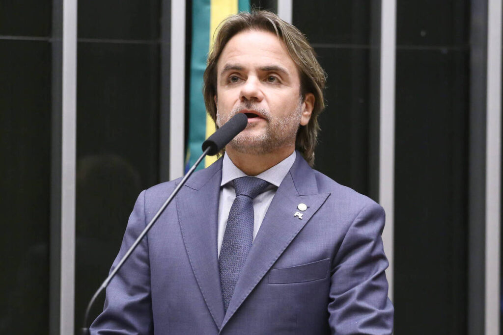 Presidente de entidade usou filha de deputado para chantageá-lo no caso INSS, diz PF