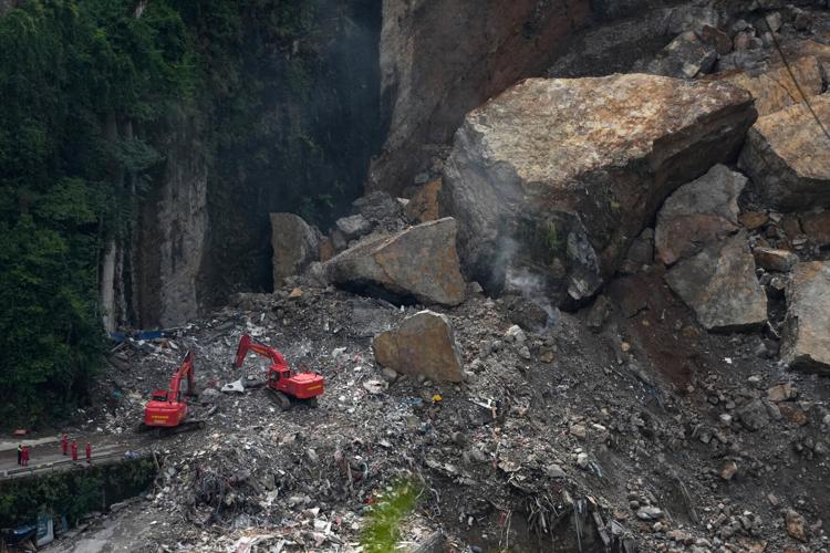 Sobe para 51 o número de mortos em deslizamento na China