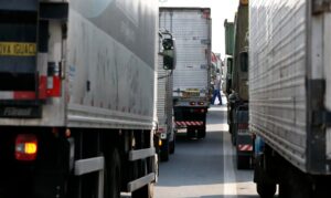 Caminhoneiros ameaçam greve caso Alcolumbre não paute MP do frete e texto perca validade