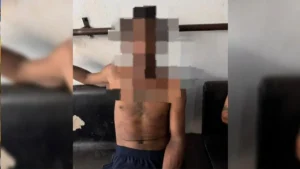 Suspeito sofreu escoriações por todo o corpo - (Foto: reprodução/PM)