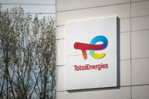 TotalEnergies avalia sair de projeto russo de GNL