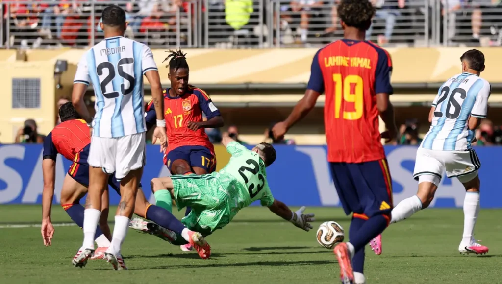 Árbitro anula gol da Espanha em web reage: 'foi roubo'