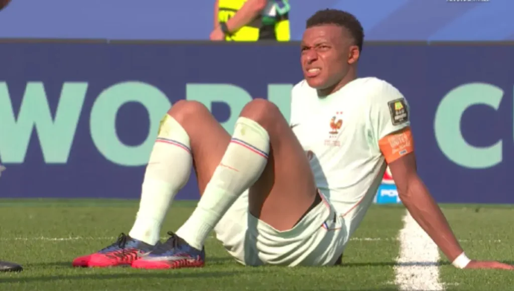França x Marrocos: Mbappé cai em campo e é substituído