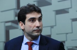 Galípolo diz que BC evita reação a dados isolados e compara autarquia a ‘transatlântico’