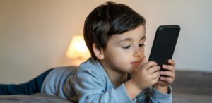 Você vai ficar 25 anos diante da tela; 5 dicas para sair do celular