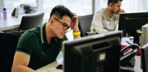 3 sinais mostram como sua empresa faz você usar IA, mas não sem plano