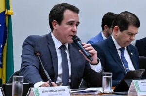 Tesouro aponta resiliência econômica e meta de redução da dívida