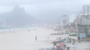 Trens do RJ têm trechos suspensos e atrasos após ventos fortes