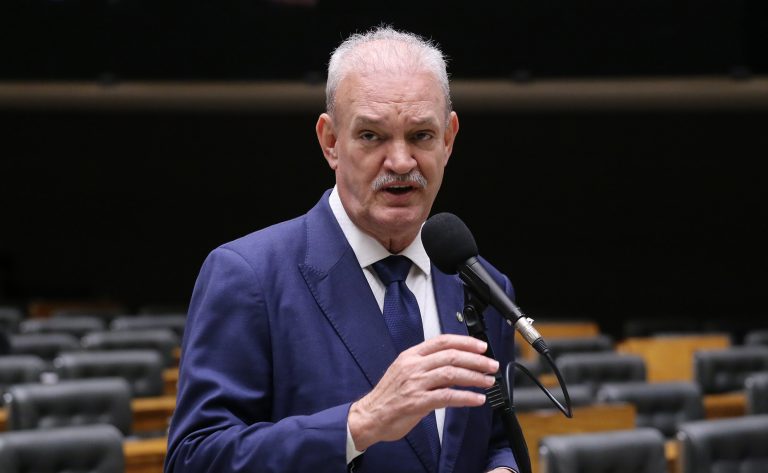 Comissão aprova novas regras para placas de atendimento prioritário