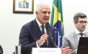 Deputado Julio Lopes (PP-RJ) em audiência pública da Comissão Externa sobre Pirataria