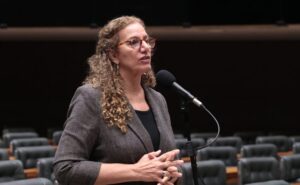 Discussão e votação de propostas Legislativas. Dep. Jandira Feghali (PCdoB - RJ)