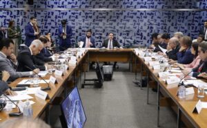 Líderes adiam votação de projeto sobre misoginia na Câmara