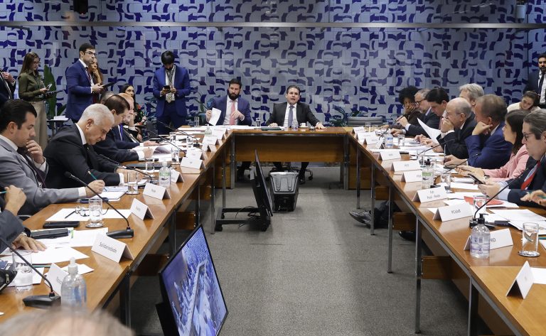 Líderes adiam votação de projeto sobre misoginia na Câmara