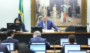 CCJ da Câmara aprova PEC que acaba com aposentadoria compulsória