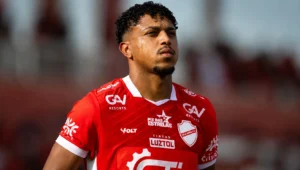 Vila Nova oficializa negociação de Pedro Romano