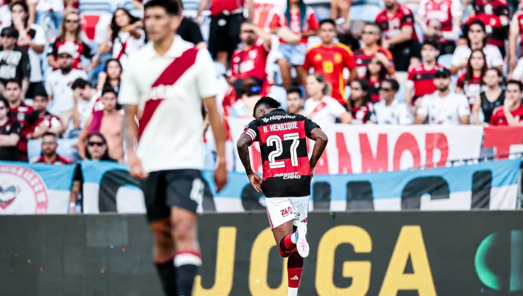 Flamengo e River Plate empatam em amistoso