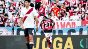 Flamengo e River Plate empatam em amistoso