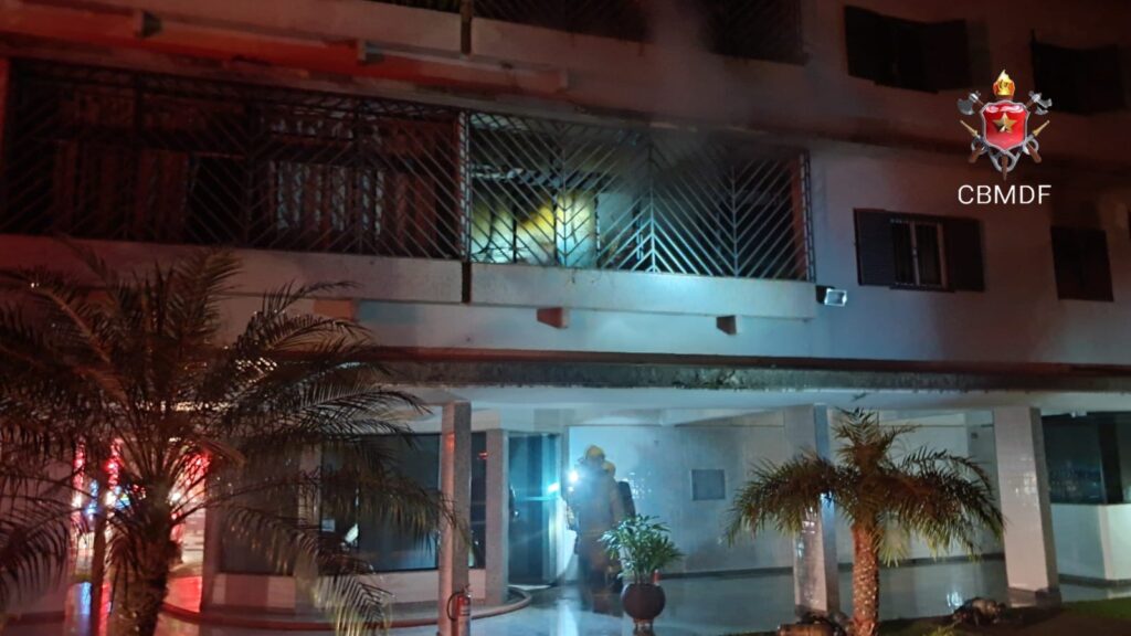 Incêndio na Asa Sul: homem é levado ao hospital e gato é resgatado