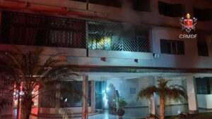 Incêndio na Asa Sul: homem é levado ao hospital e gato é resgatado