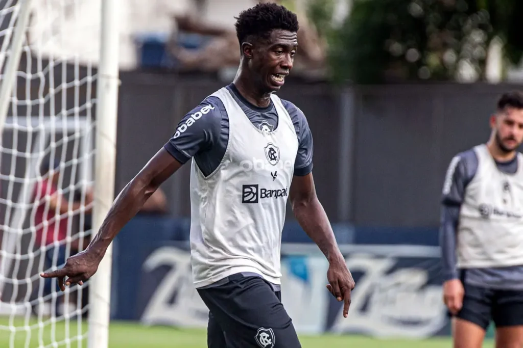 Atlético acerta contratação do atacante João Pedro
