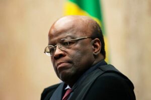 Após ter lançado candidata, presidente do DC elogia possível chapa de Zema com Joaquim Barbosa