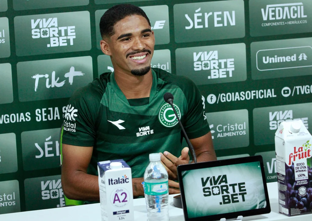 Kadu Souza revela superação de vida: "fui até pedreiro"