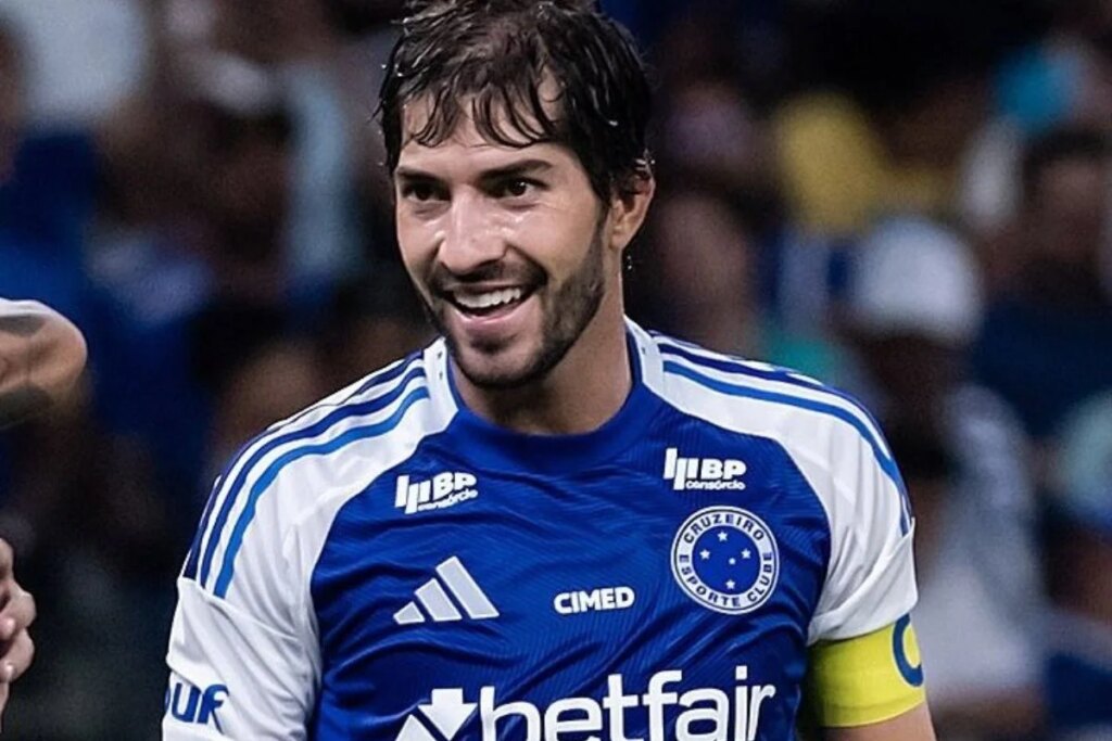 Craques do Cruzeiro convocam torcida para jogão contra Grêmio no DF