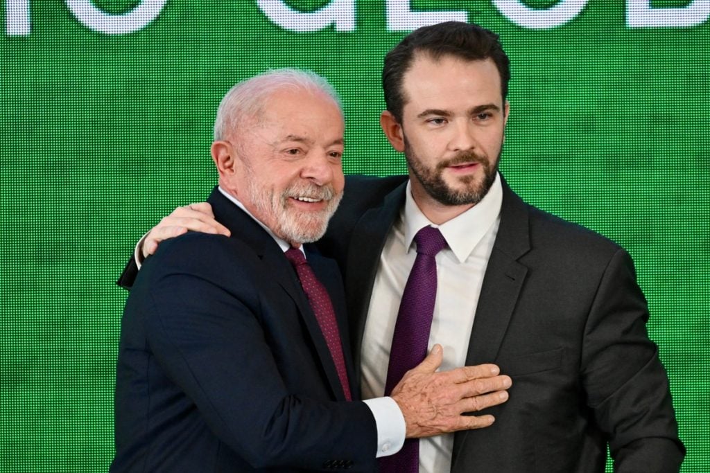 ‘Governo não vai deixar brasileiros na mão’, afirma Durigan sobre tarifaço