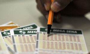 Saiba como mulher provou ter acordo verbal para receber R$ 1,29 milhão de prêmio da Mega-Sena do ex